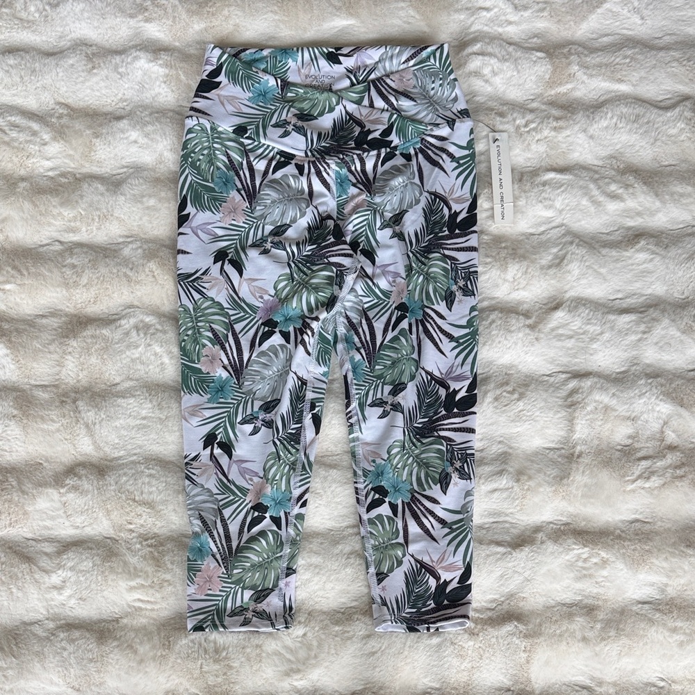 Evolution and Creation Tropical Leaf Print Leggings - Green and Black. 3/4 lgth